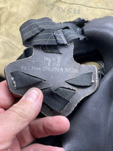 Charger l'image dans la galerie, Original WW2 British Army General Service Gas Mask with Bag - The Militaria Shop
