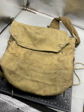 Charger l'image dans la galerie, Original WW2 British Army General Service Gas Mask with Bag - The Militaria Shop

