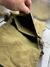 Charger l'image dans la galerie, Original WW2 British Army General Service Gas Mask with Bag - The Militaria Shop
