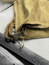 Charger l'image dans la galerie, Original WW2 British Army General Service Gas Mask with Bag - The Militaria Shop

