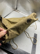 Charger l'image dans la galerie, Original WW2 British Army General Service Gas Mask with Bag - The Militaria Shop
