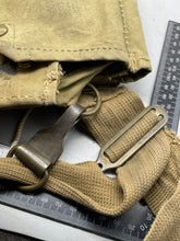 Charger l'image dans la galerie, Original WW2 British Army General Service Gas Mask with Bag - The Militaria Shop
