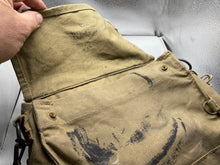 Charger l'image dans la galerie, Original WW2 British Army General Service Gas Mask with Bag - The Militaria Shop

