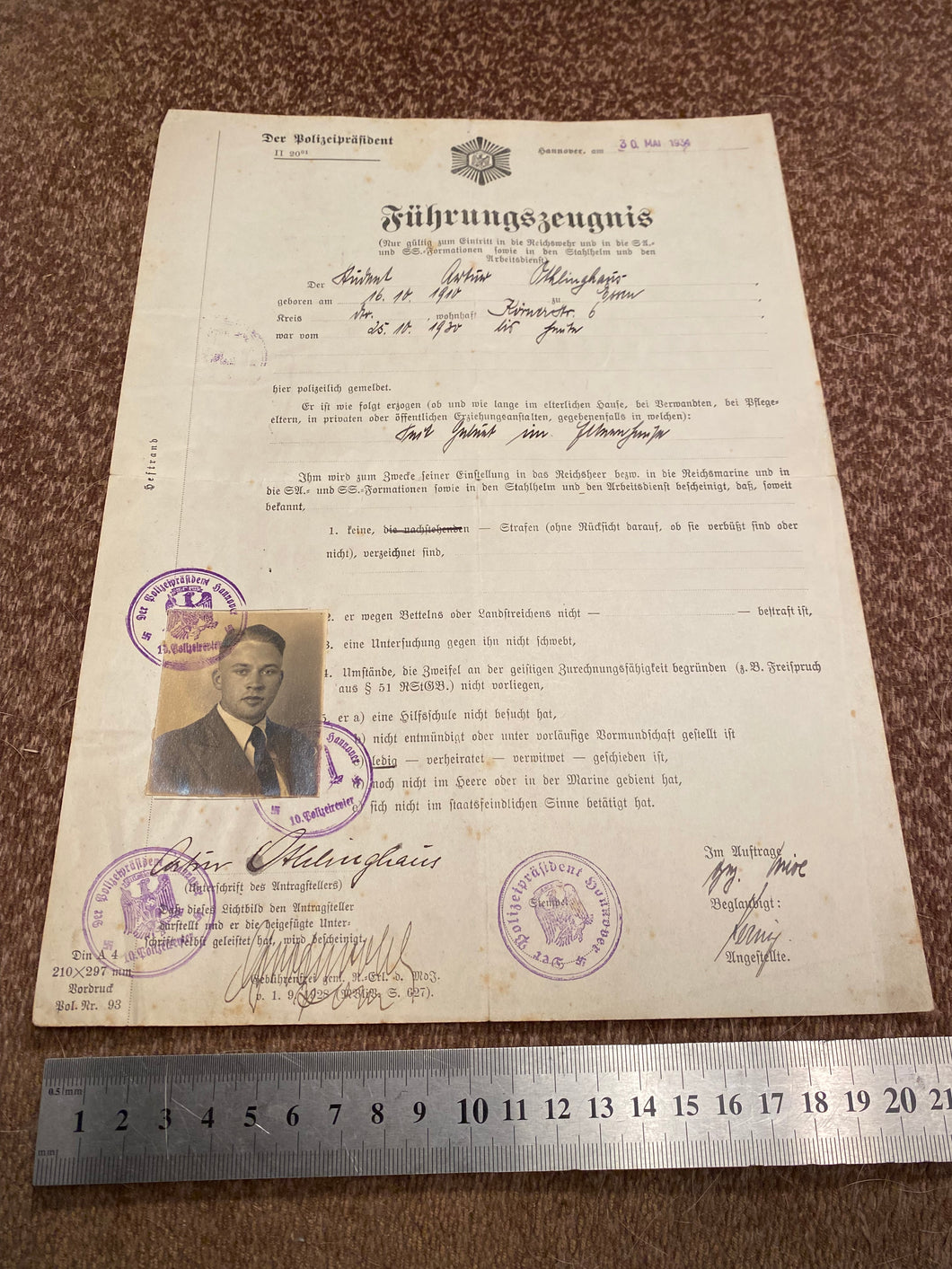 WW2 - 1934 Dated German Document with photo.