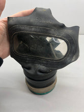 Charger l&#39;image dans la galerie, Original WW2 British Civilian Gas Mask in Box with Label
