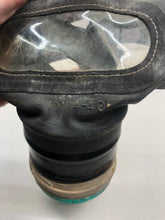 Charger l&#39;image dans la galerie, Original WW2 British Civilian Gas Mask in Box with Label
