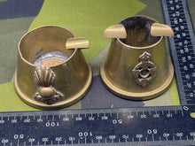 Charger l&#39;image dans la galerie, Pair of Interesting British Army Badged Ashtrays
