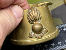 Charger l&#39;image dans la galerie, Pair of Interesting British Army Badged Ashtrays
