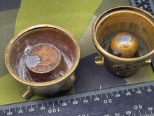 Charger l&#39;image dans la galerie, Pair of Interesting British Army Badged Ashtrays
