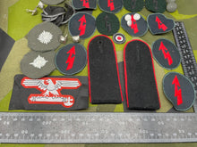 Load image into Gallery viewer, Group of WW2 German Insignia
