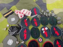 Load image into Gallery viewer, Group of WW2 German Insignia
