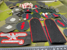 Load image into Gallery viewer, Group of WW2 German Insignia
