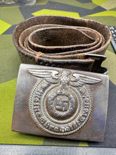 Charger l&#39;image dans la galerie, Original WW2 German Elite SS Late War Overhoff Steel Buckle &amp; Belt Set
