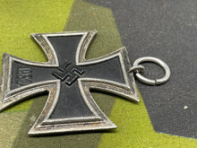 Charger l&#39;image dans la galerie, Original WW2 German Iron Cross 2nd Class
