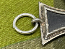 Charger l&#39;image dans la galerie, Original WW2 German Iron Cross 2nd Class
