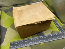 Charger l&#39;image dans la galerie, Original WW2 Civilian British Home Front Gas Mask in Cardboard Box
