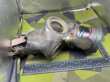 Charger l&#39;image dans la galerie, Original WW2 British Home Front ARP Warden&#39;s Gas Mask
