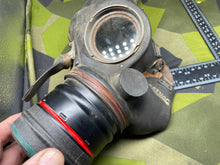 Charger l&#39;image dans la galerie, Original WW2 British Home Front ARP Warden&#39;s Gas Mask

