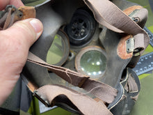 Charger l&#39;image dans la galerie, Original WW2 British Home Front ARP Warden&#39;s Gas Mask
