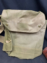 Charger l'image dans la galerie, Original WW2 British Army General Service Gas Mask with Bag
