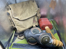 Charger l&#39;image dans la galerie, Original WW2 British Army GSR General Service Respirator Gas Mask Set - Dated 1941
