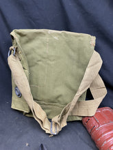 Charger l'image dans la galerie, Original WW2 British Army General Service Gas Mask with Bag
