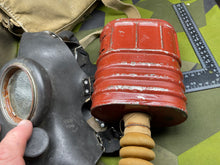 Charger l&#39;image dans la galerie, Original WW2 British Army GSR General Service Respirator Gas Mask Set - Dated 1941

