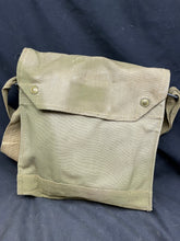 Charger l'image dans la galerie, Original WW2 British Army General Service Gas Mask with Bag
