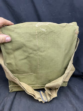 Charger l'image dans la galerie, Original WW2 British Army General Service Gas Mask with Bag
