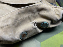 Charger l&#39;image dans la galerie, Original WW2 British Army GSR General Service Respirator Gas Mask Set - Dated 1941
