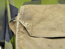 Charger l&#39;image dans la galerie, Original WW2 British Army GSR General Service Respirator Gas Mask Set - Dated 1941
