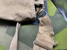 Charger l&#39;image dans la galerie, Original WW2 British Army GSR General Service Respirator Gas Mask Set - Dated 1941
