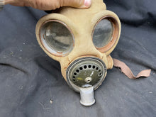 Charger l'image dans la galerie, Original WW2 British Army General Service Gas Mask (Mask Only) - T-Mask Variation
