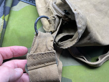 Charger l&#39;image dans la galerie, Original WW2 British Army GSR General Service Respirator Gas Mask Set - Dated 1941
