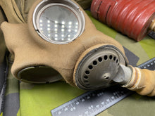 Charger l&#39;image dans la galerie, Original WW2 British Army GSR General Service Respirator Gas Mask Set - Dated 1940/41

