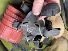 Charger l&#39;image dans la galerie, Original WW2 British Army GSR General Service Respirator Gas Mask Set - Dated 1940/41
