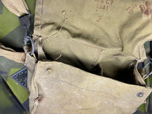 Charger l&#39;image dans la galerie, Original WW2 British Army GSR General Service Respirator Gas Mask Set - Dated 1940/41
