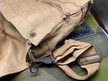 Charger l&#39;image dans la galerie, Original WW2 1941 Dated British Army GSR General Service Respirator Gas Mask Set

