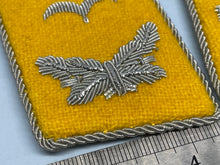 Charger l'image dans la galerie, Pair of WW2 German Luftwaffe Officer's Collar Badges
