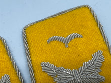 Charger l'image dans la galerie, Pair of WW2 German Luftwaffe Officer's Collar Badges
