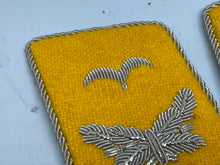Charger l'image dans la galerie, Pair of WW2 German Luftwaffe Officer's Collar Badges

