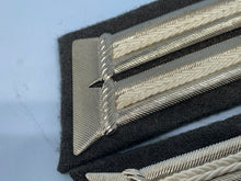 Charger l'image dans la galerie, Pair of WW2 German Army Officer's Collar Badges
