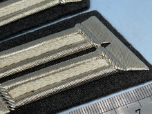 Charger l'image dans la galerie, Pair of WW2 German Army Officer's Collar Badges
