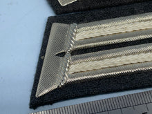 Charger l'image dans la galerie, Pair of WW2 German Army Officer's Collar Badges
