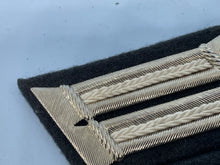 Charger l'image dans la galerie, Pair of WW2 German Army Officer's Collar Badges
