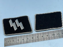 Load image into Gallery viewer, Pair of WW2 German SS Collar Badges
