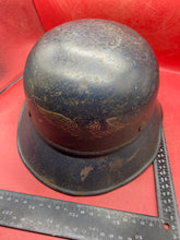 Lade das Bild in den Galerie-Viewer, Original WW2 German Home Front Gladiator Luftschutz Fireman&#39;s Helmet
