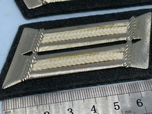 Lade das Bild in den Galerie-Viewer, Pair of WW2 German Army Officer's Collar Badges
