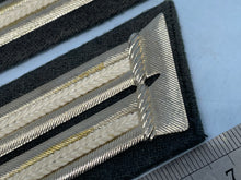 Lade das Bild in den Galerie-Viewer, Pair of WW2 German Army Officer's Collar Badges
