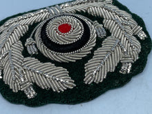 Lade das Bild in den Galerie-Viewer, A WW2 German Army Officer's Cap Badge
